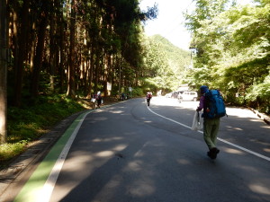 観光地・黒山三滝はパスして行く。