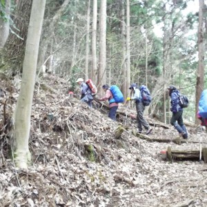 いよいよ尾根に取り付きます