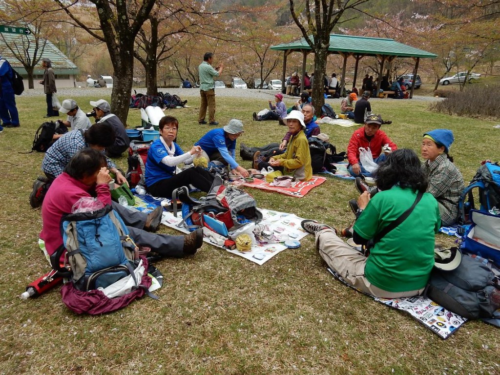 おしゃべり弾むランチタイム