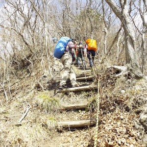 つらい階段が幾度ともなく出てきます。