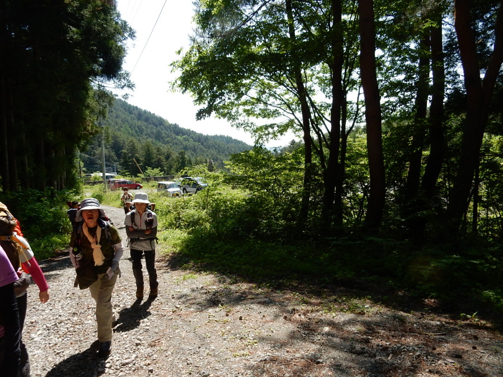 タクシーで登山口まで入る。 