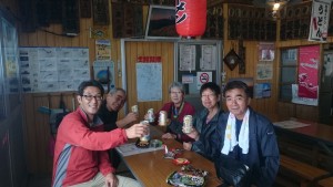 7合目の山小屋に到着、今日はここまで「おつかれさま」