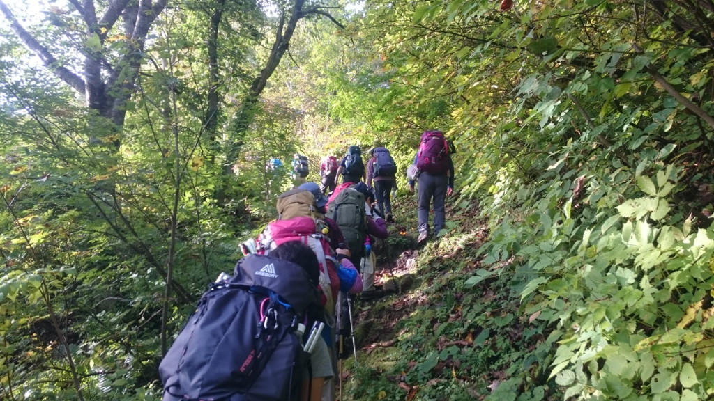 日も昇り、汗をかきながら一歩一歩。