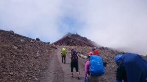 目指す山頂まであと少し