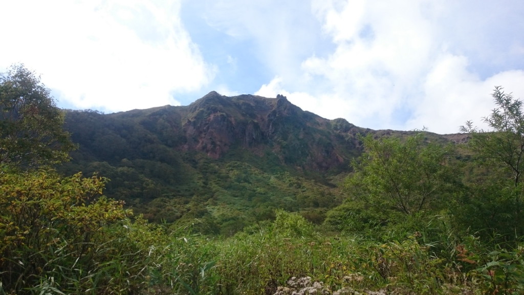 今度は磐梯山を横から眺めます。