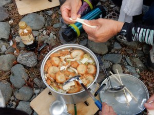 前日から仕込んだ小麦粉はこしがあって延ばすにも力が必要です大好評です。