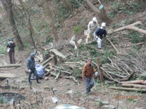 滝の上公園と里山を守る会の方たちが作業をしていました。お疲れ様です。